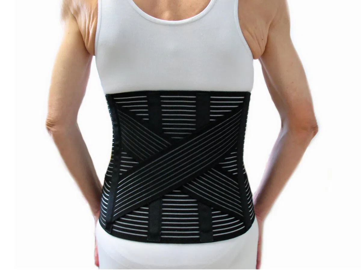 CORSETTO LOMBARE CON INCROCIO -Nero, XXL (109-120 cm.)- Supporto Ortopedico Steccato, Fascia Cintura Addominale con 6 Stecche, Tutore per Schiena, Busto Renale Correttore Posturale - UNISEX Uomo Donna